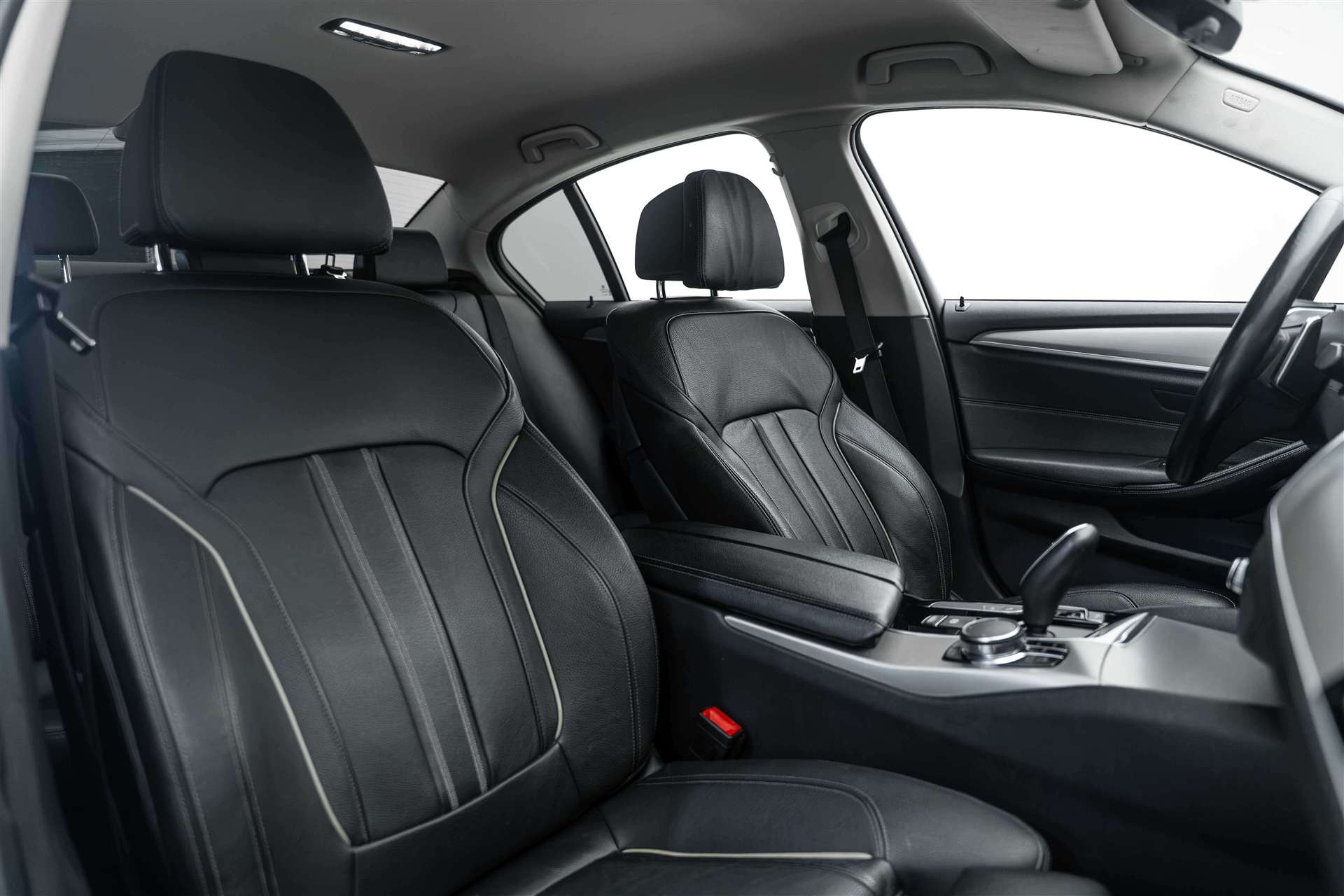 BMW BMW 520d xDrive Sport Line Steptronic-image-15