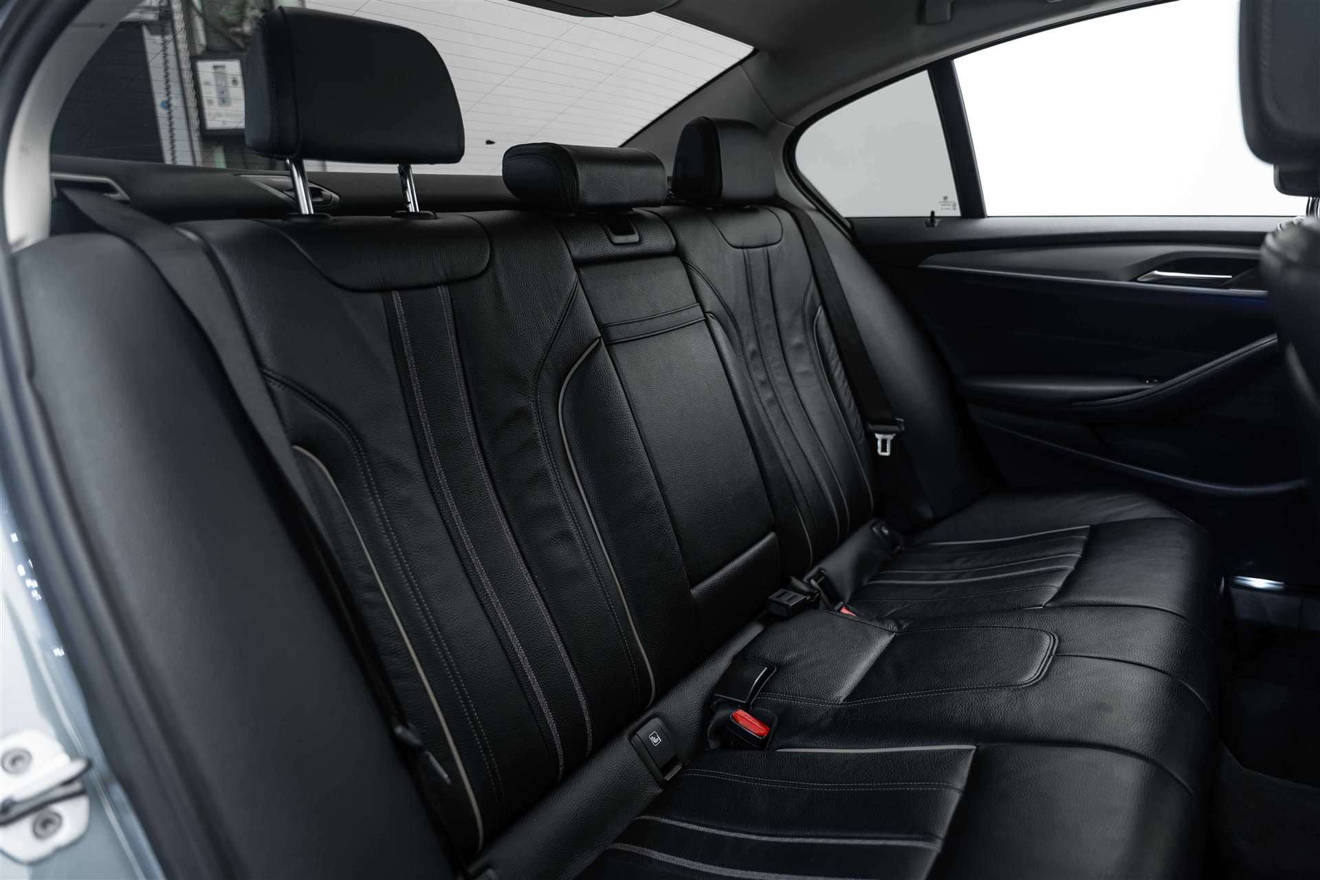 BMW BMW 520d xDrive Sport Line Steptronic-image-17