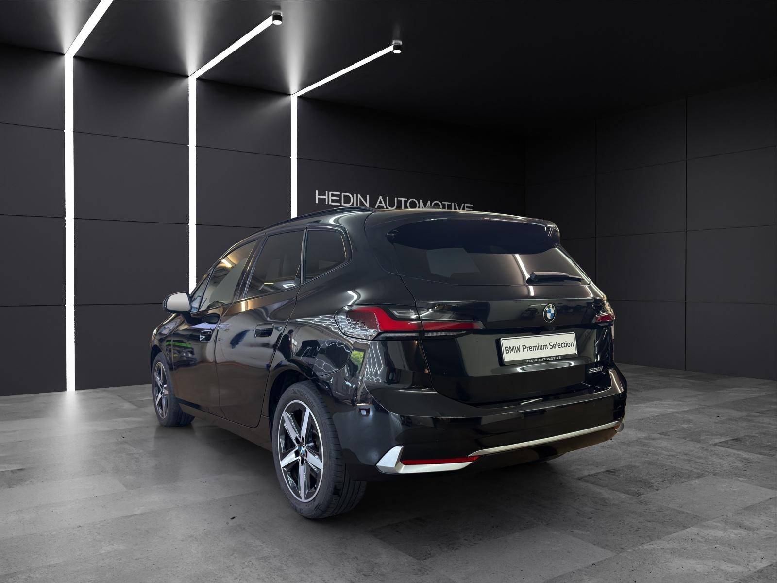 BMW 220i Active Tourer-showroom-element-2