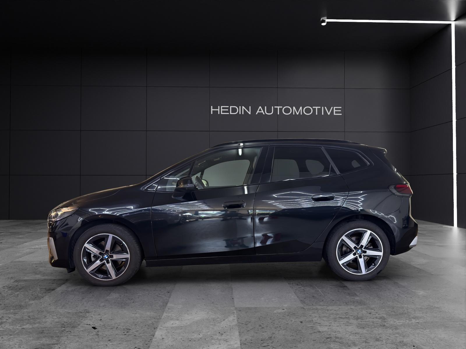 BMW 220i Active Tourer-showroom-element-1