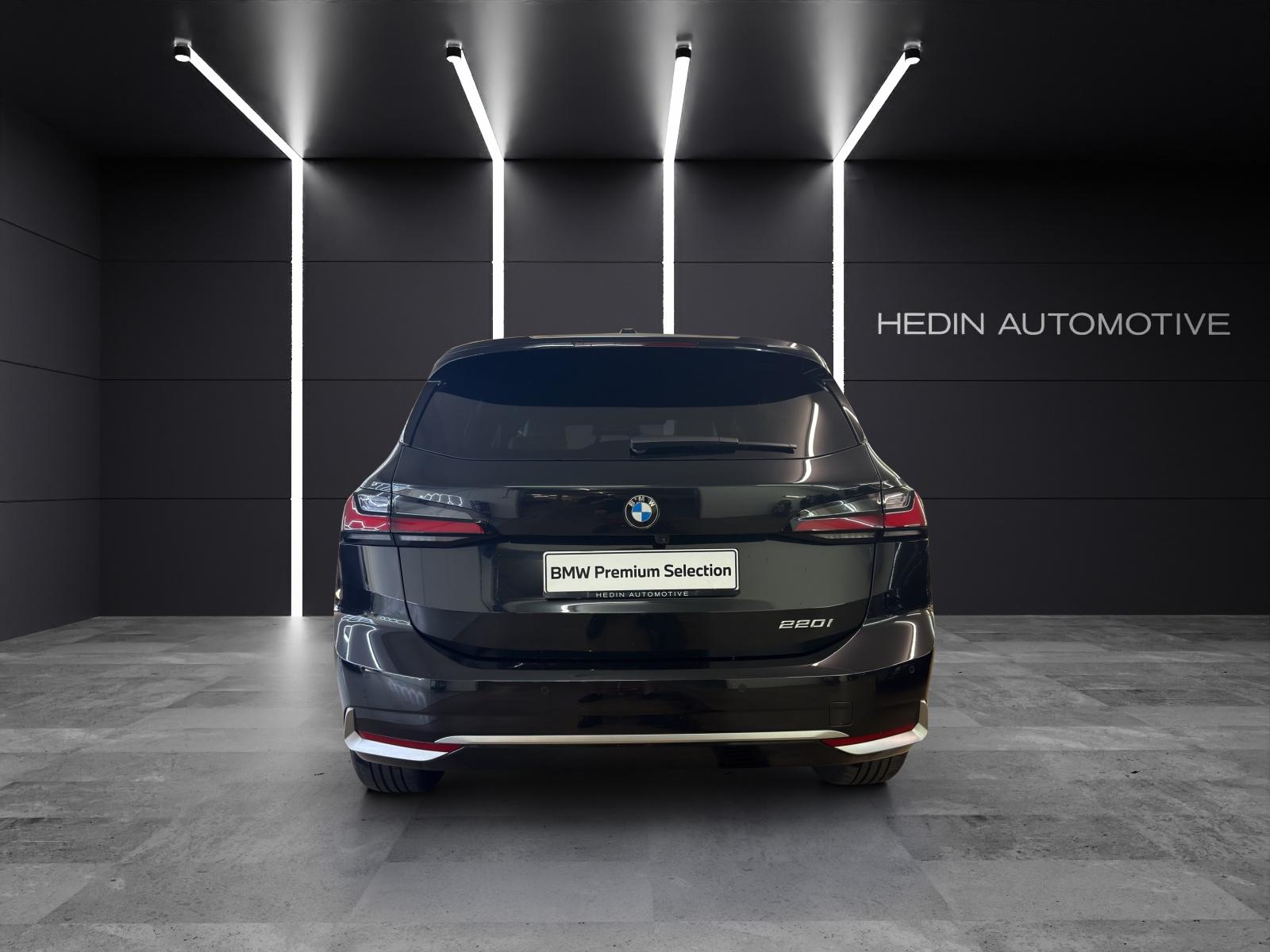 BMW 220i Active Tourer-showroom-element-3