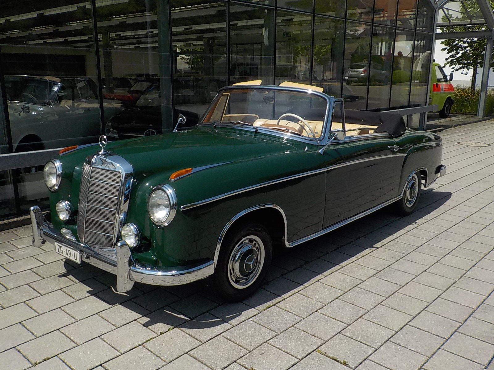 MERCEDES-BENZ 220 S Ponton Cabriolet-showroom-element-1