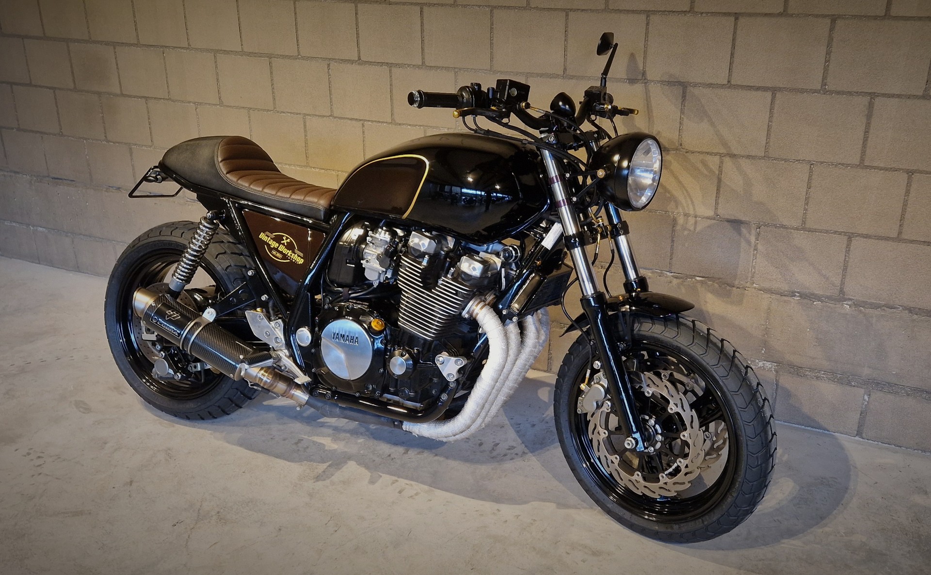 YAMAHA XJR 1200-image-1