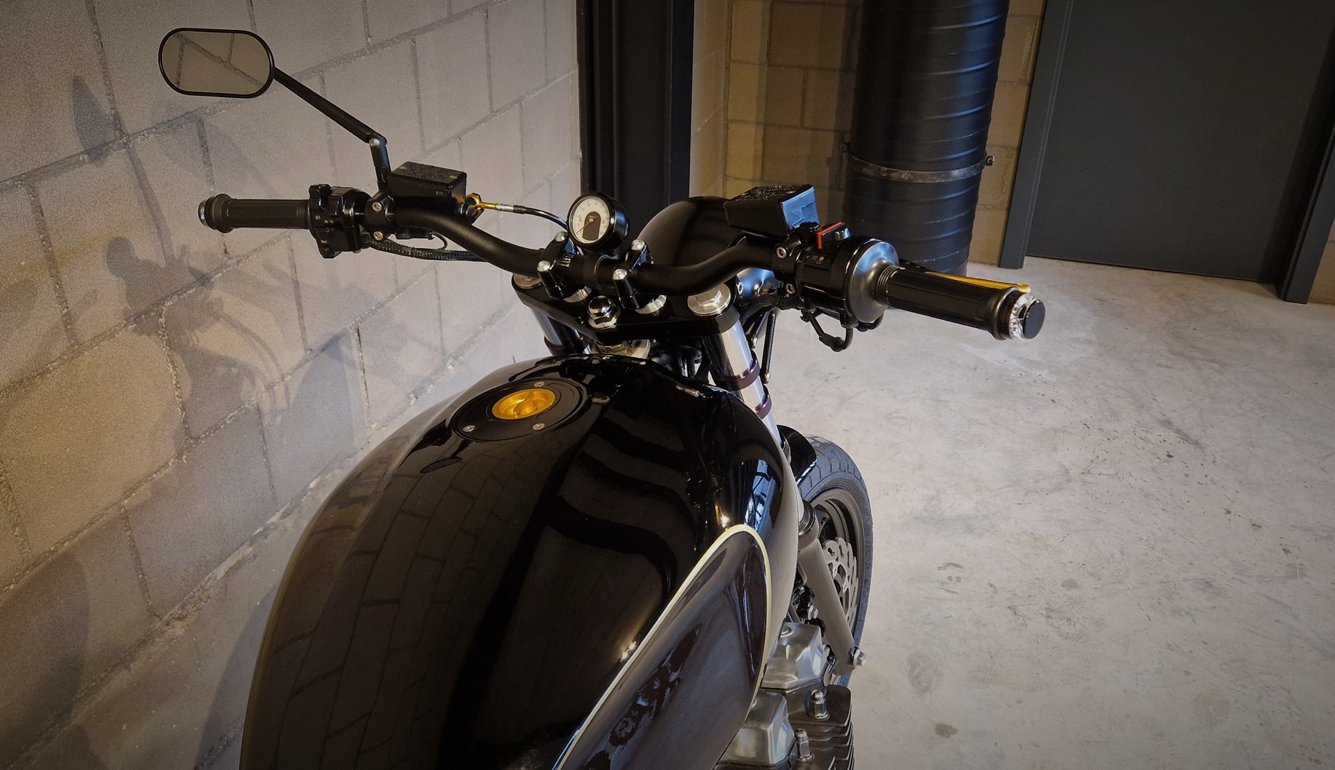 YAMAHA XJR 1200-image-2
