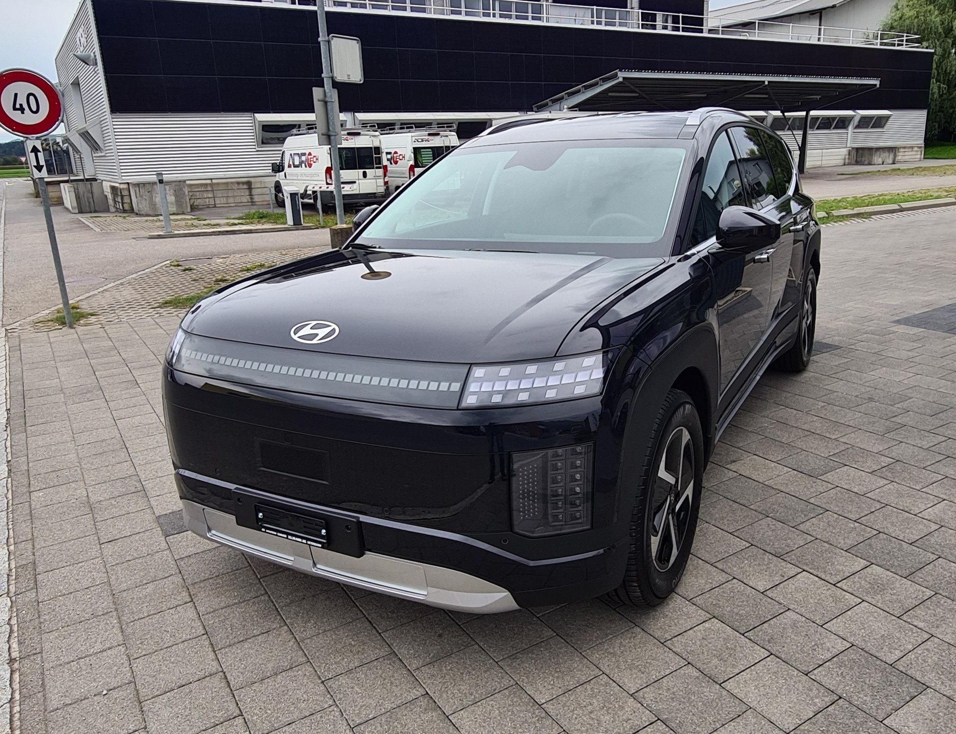 HYUNDAI Ioniq 9 110kWh Amplia 4WD-image-8