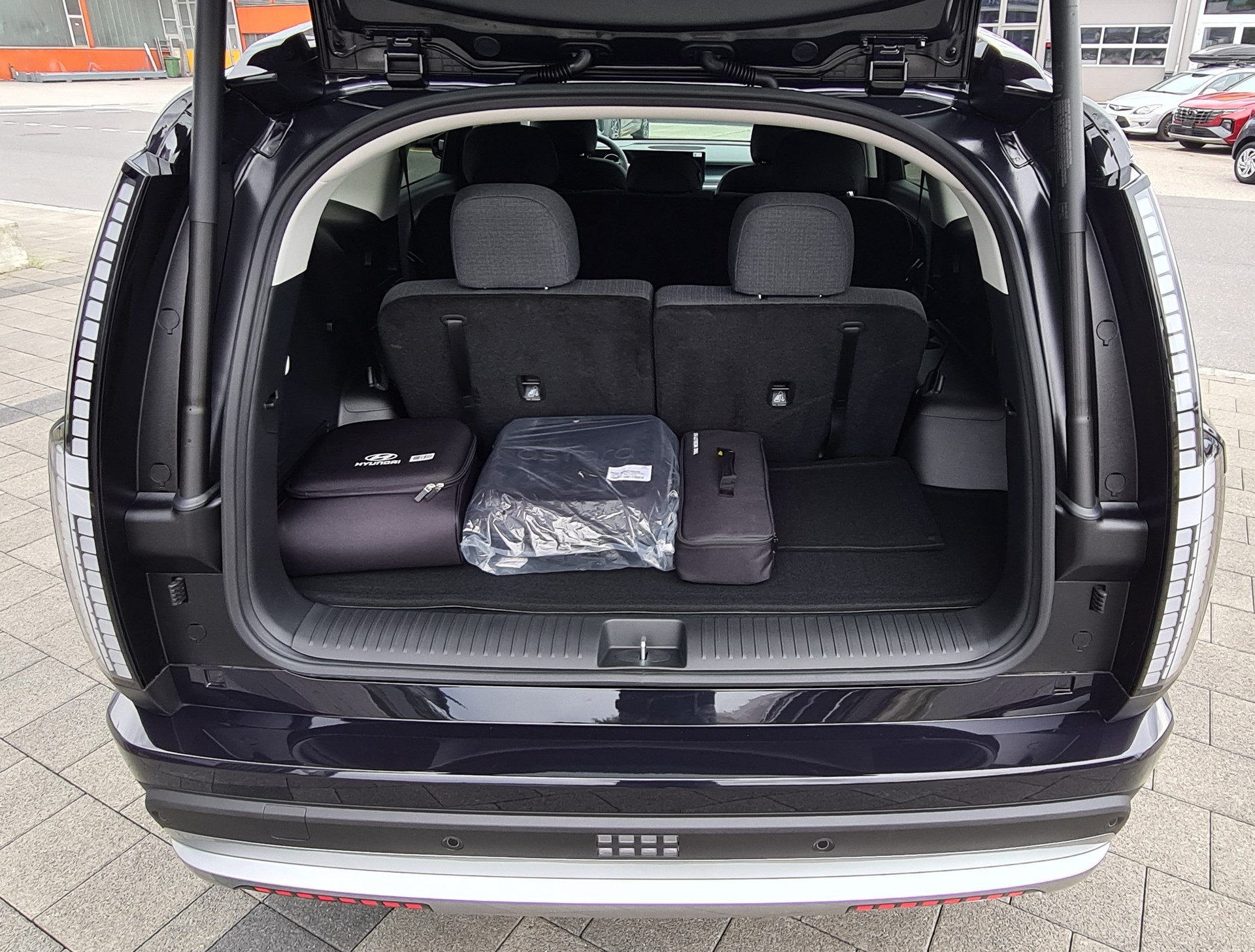 HYUNDAI Ioniq 9 110kWh Amplia 4WD-image-12