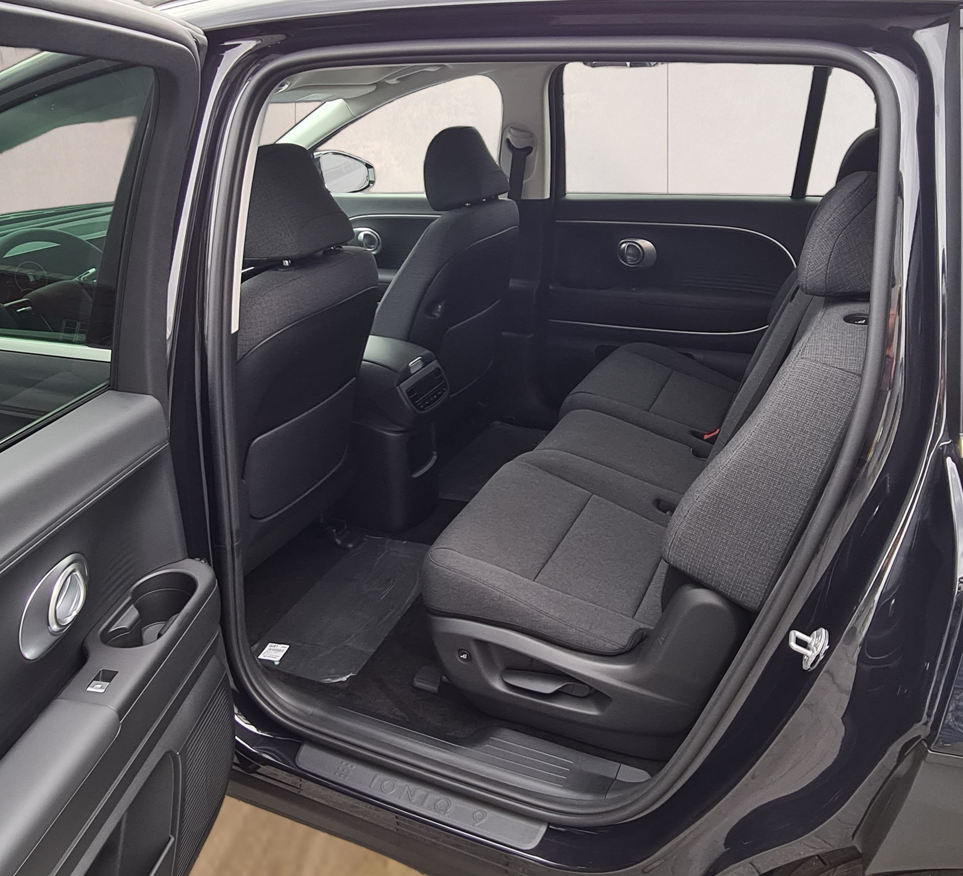 HYUNDAI Ioniq 9 110kWh Amplia 4WD-image-10