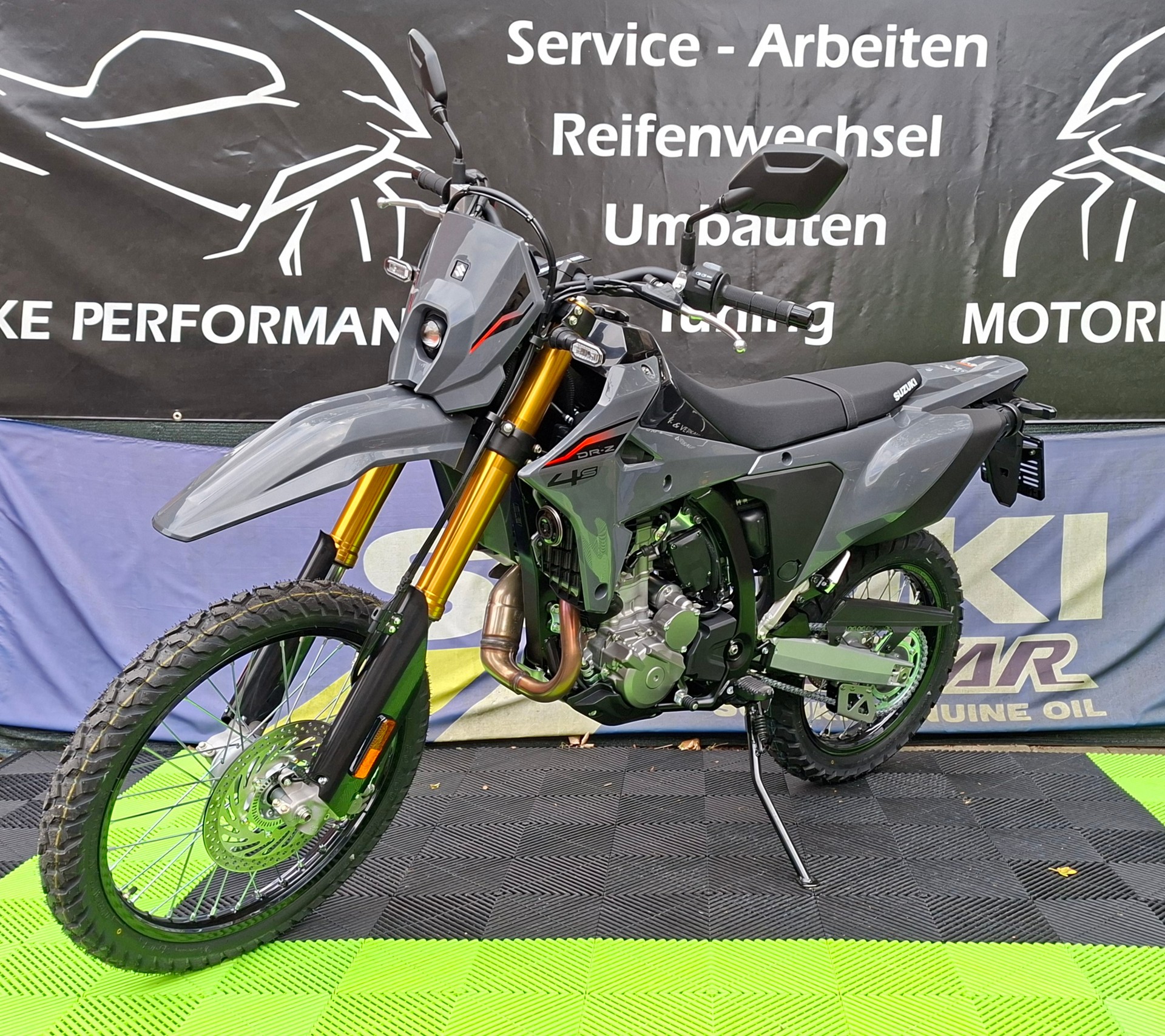 SUZUKI DRZ-4S-image-4