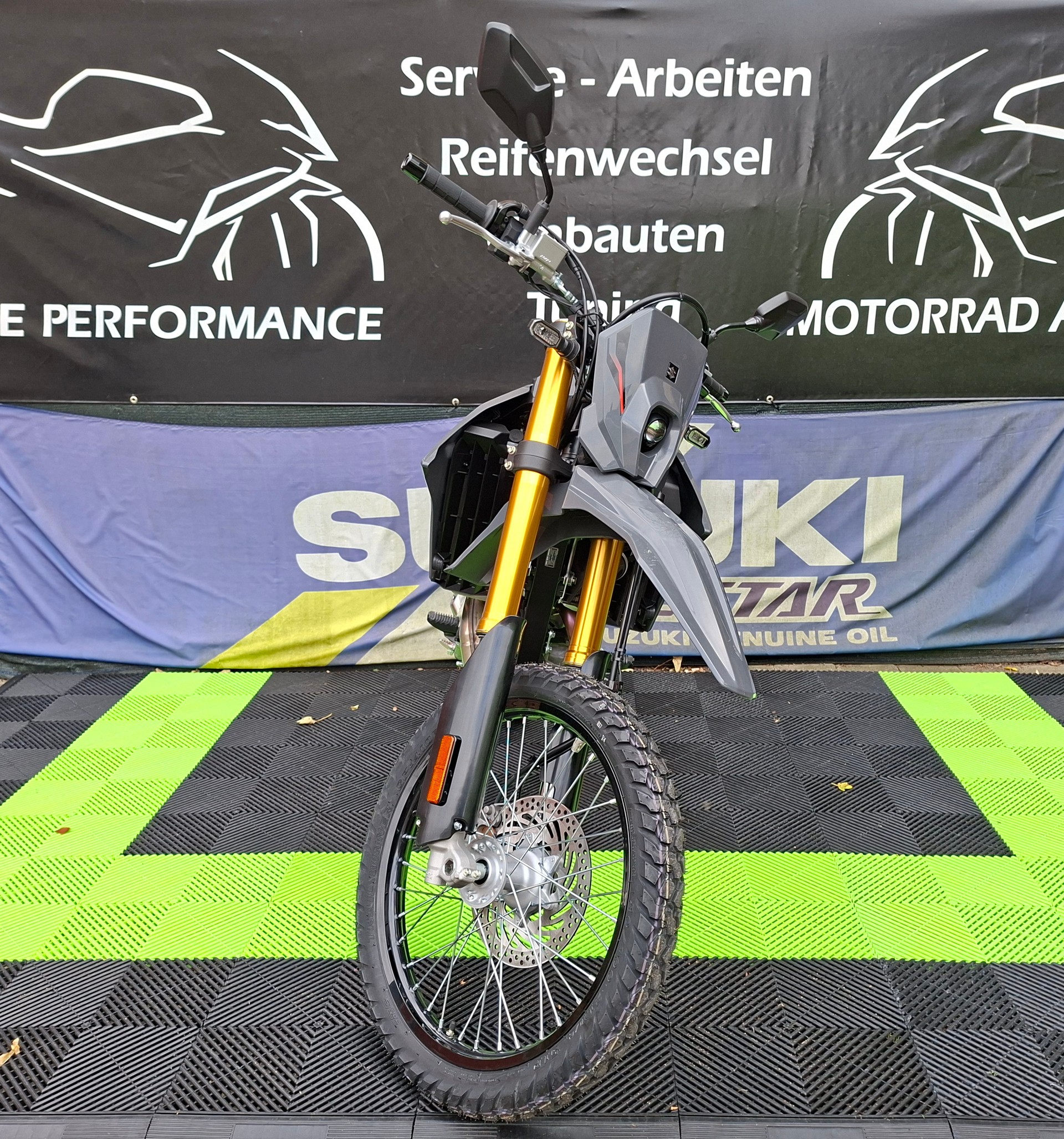 SUZUKI DRZ-4S-image-3