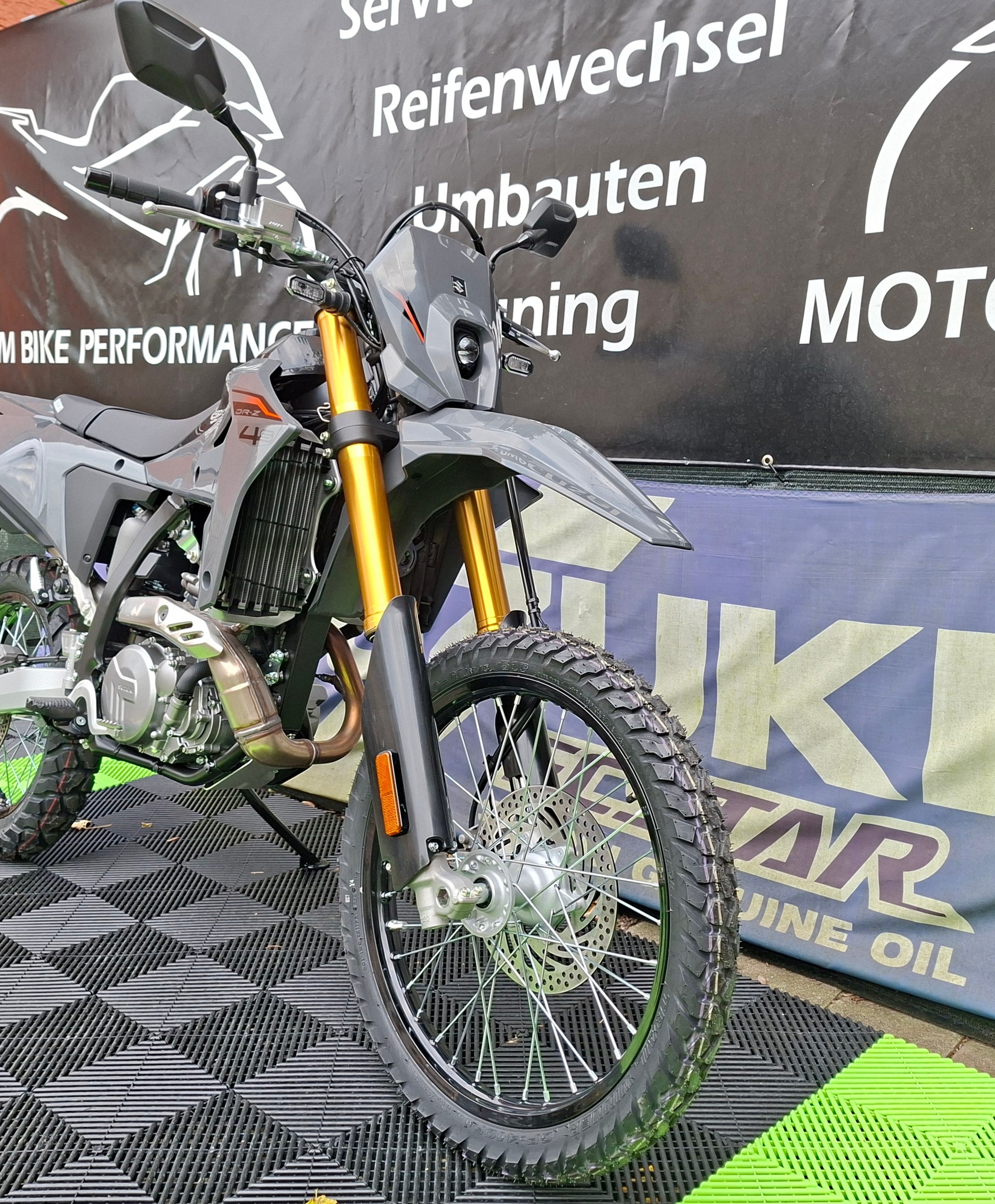SUZUKI DRZ-4S-image-8