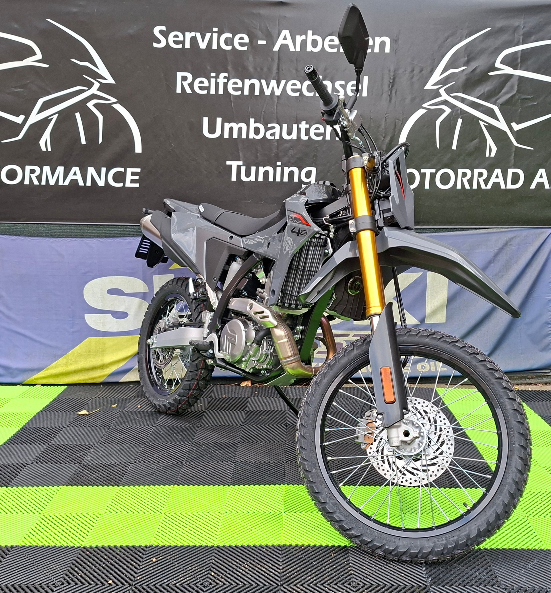 SUZUKI DRZ-4S-image-7