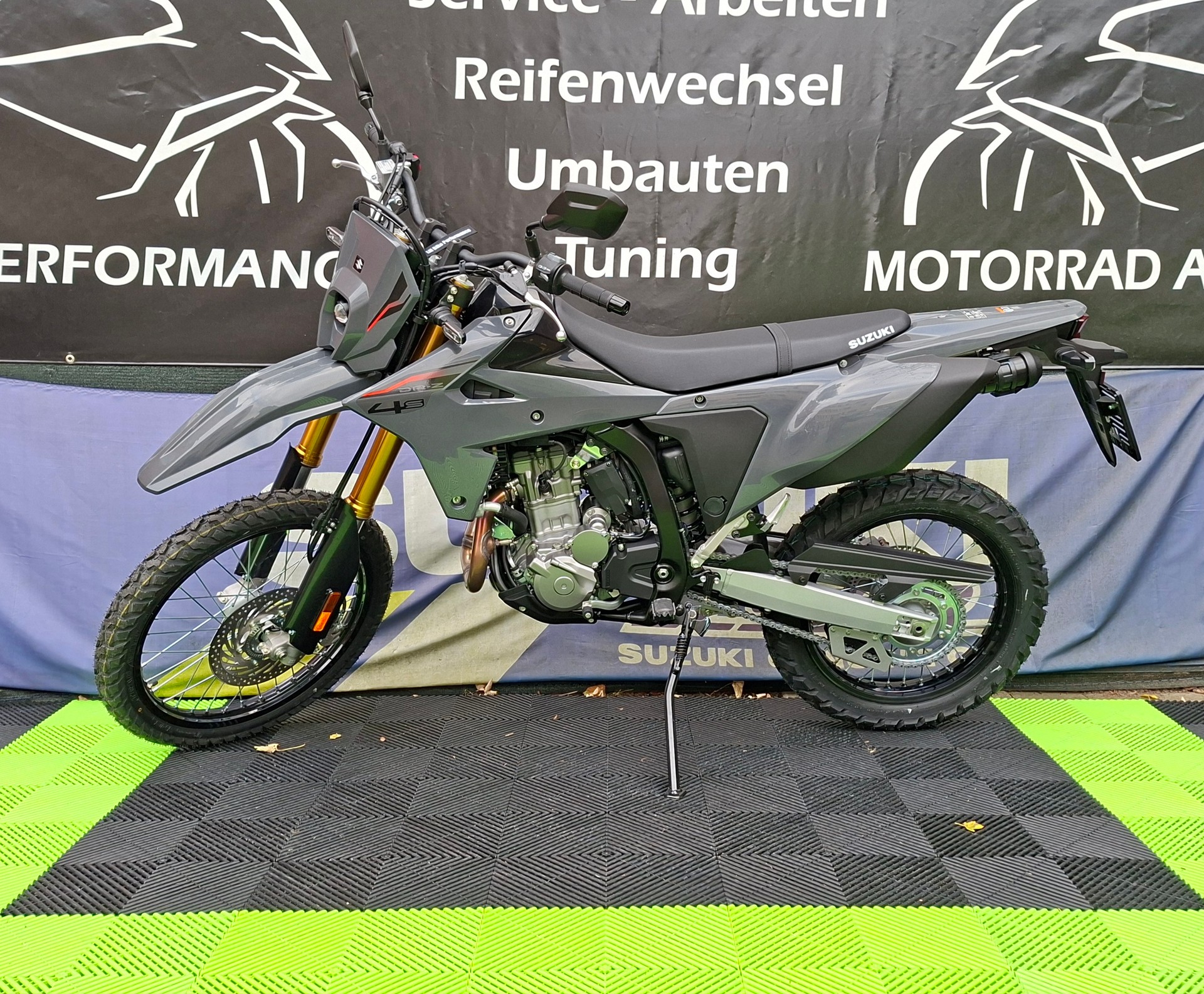 SUZUKI DRZ-4S-image-1