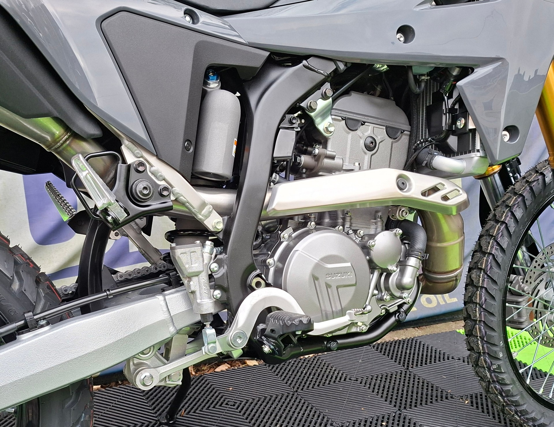 SUZUKI DRZ-4S-image-10