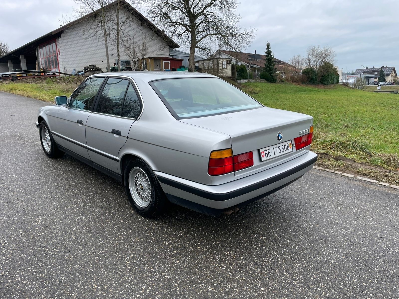 BMW 525i-image-3