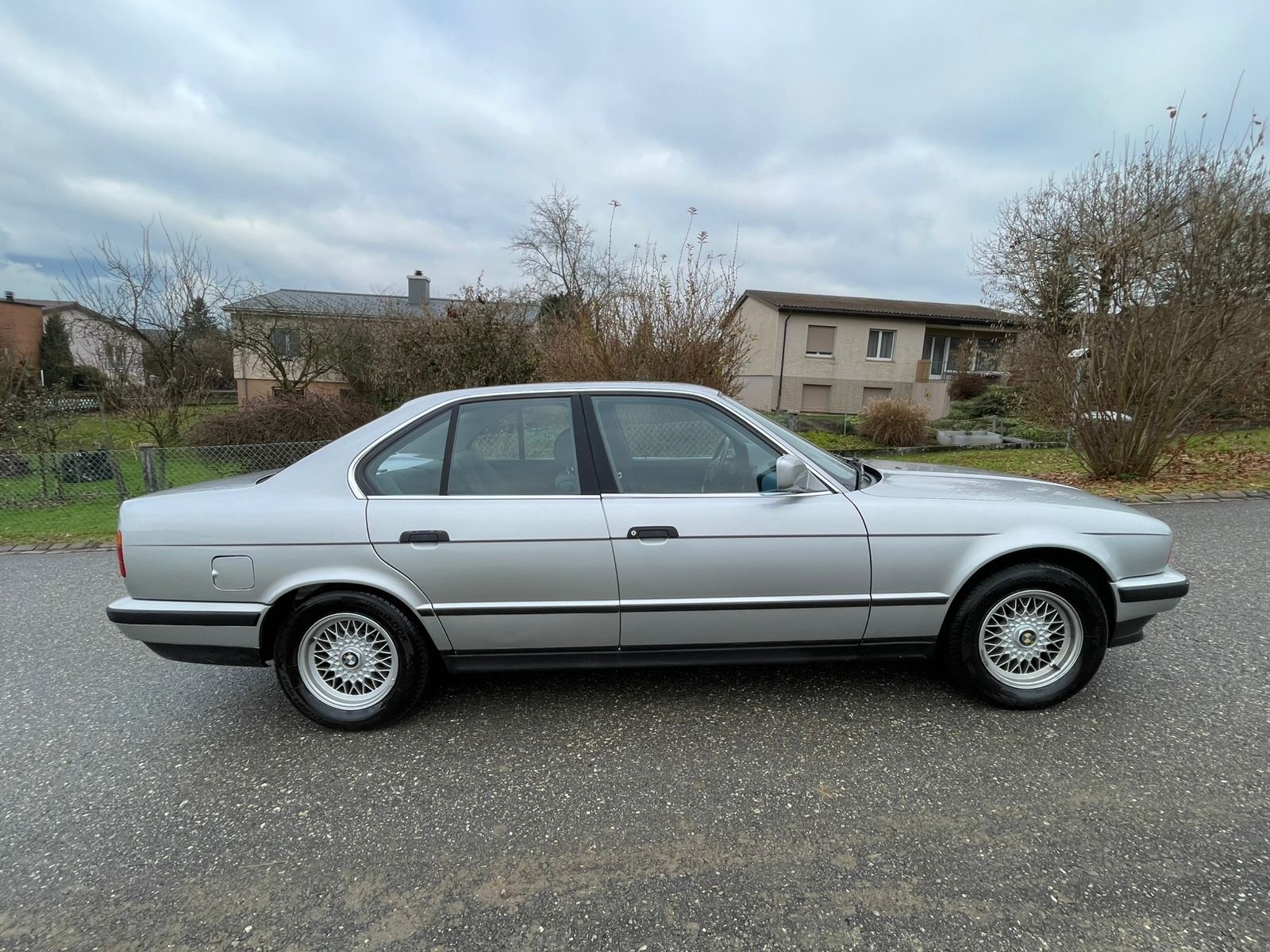 BMW 525i-image-4