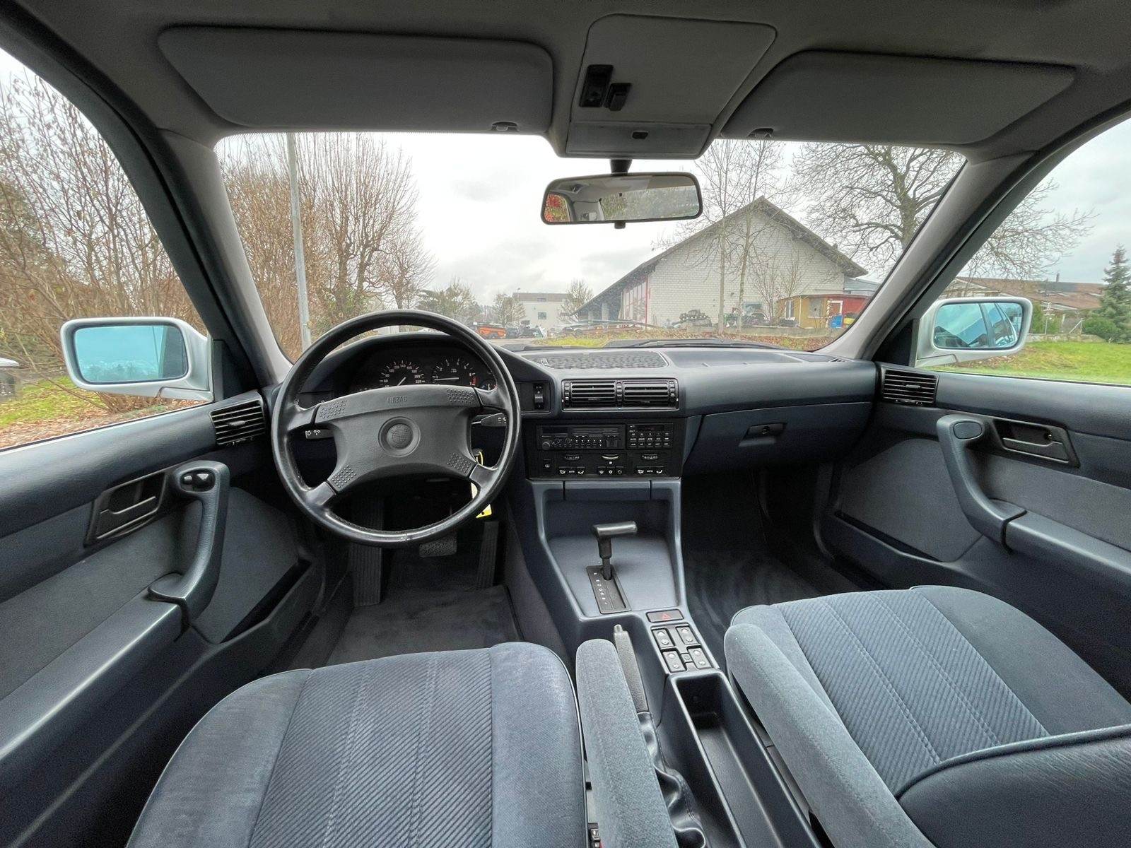BMW 525i-image-12