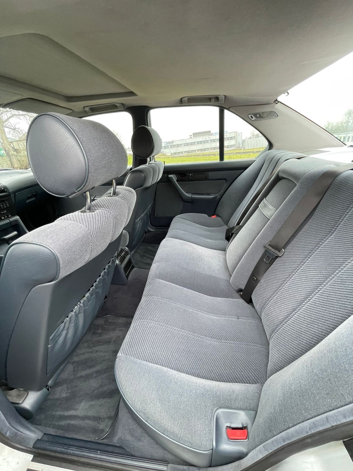 BMW 525i-image-9