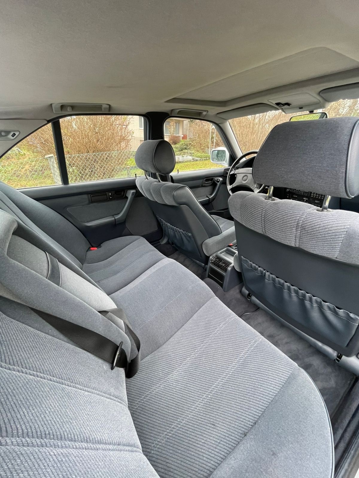BMW 525i-image-11