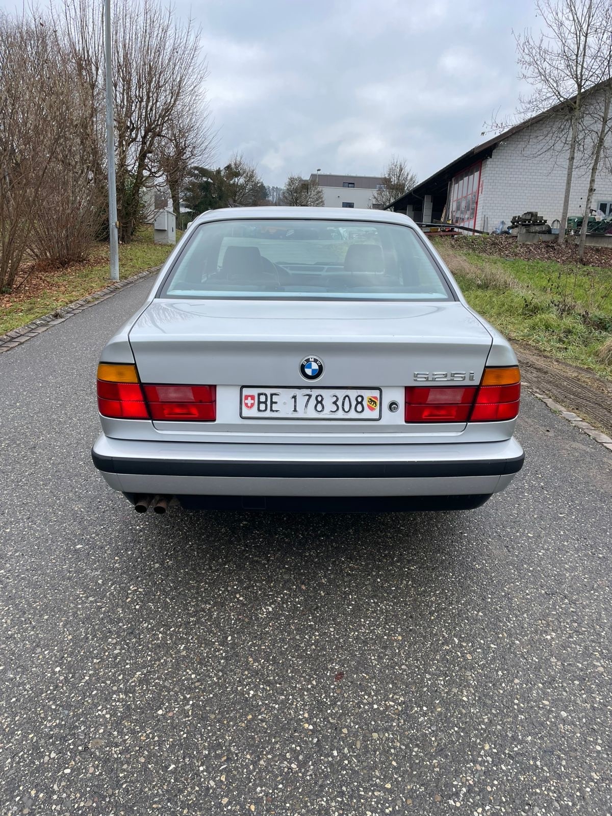 BMW 525i-image-6