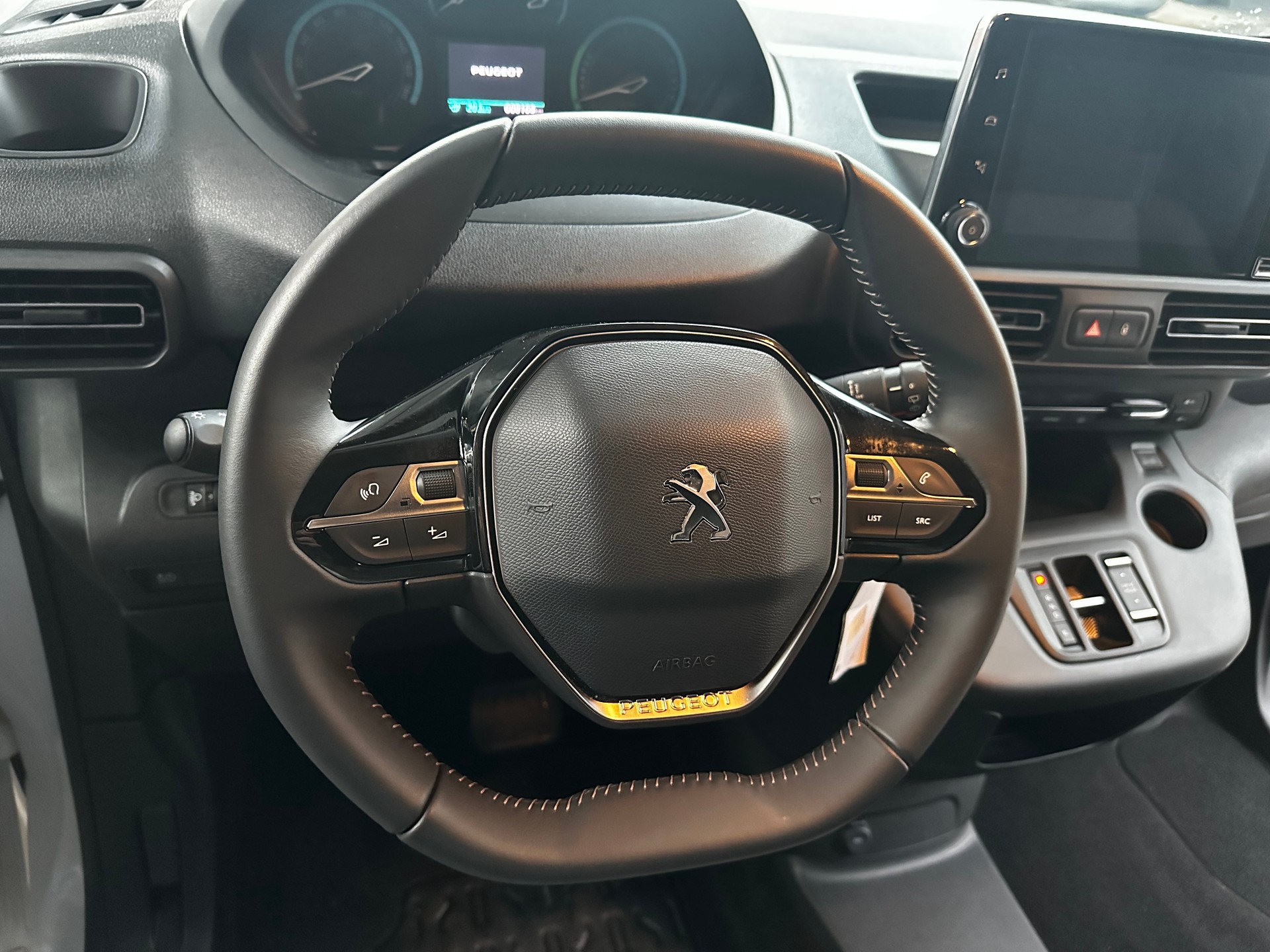 PEUGEOT e-Partner Long 50kWh Premium-image-6