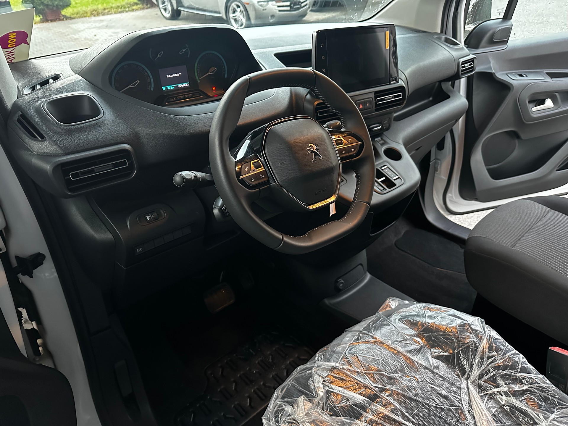 PEUGEOT e-Partner Long 50kWh Premium-image-5