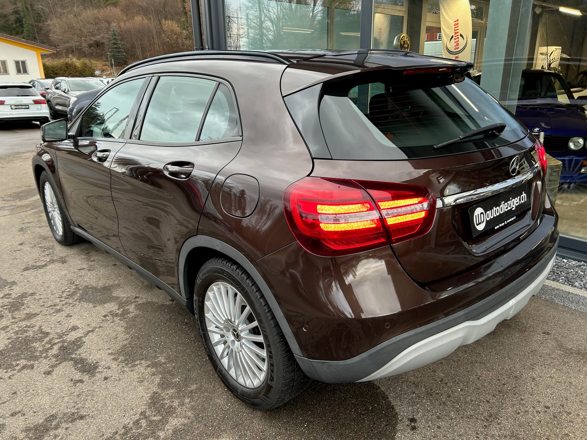 MERCEDES-BENZ GLA 200 d Swiss Star Edition 4Matic 7G-DCT-image-4