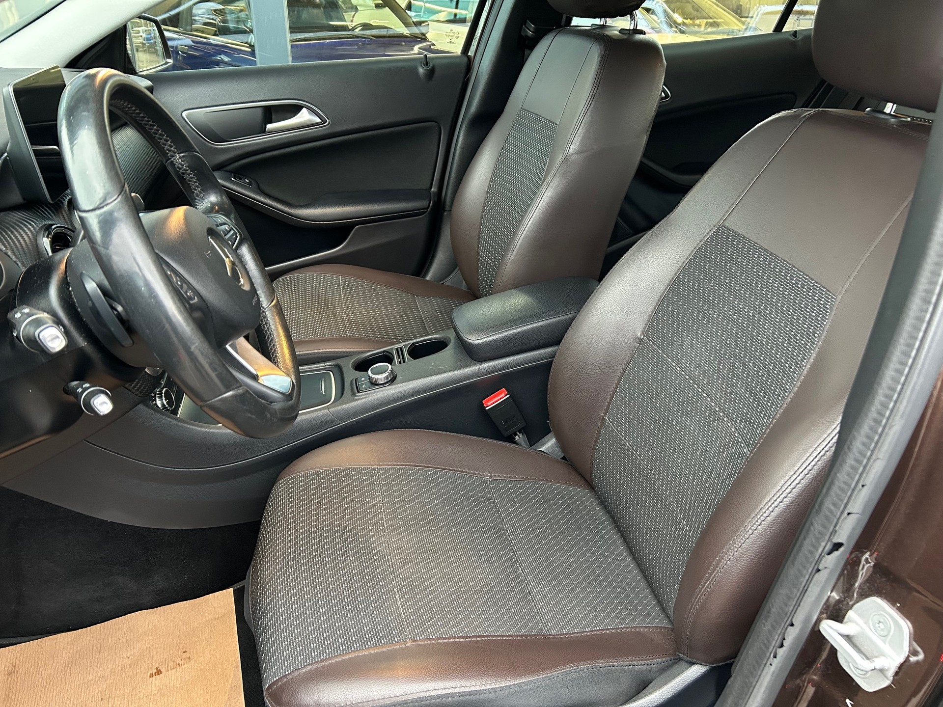 MERCEDES-BENZ GLA 200 d Swiss Star Edition 4Matic 7G-DCT-image-6