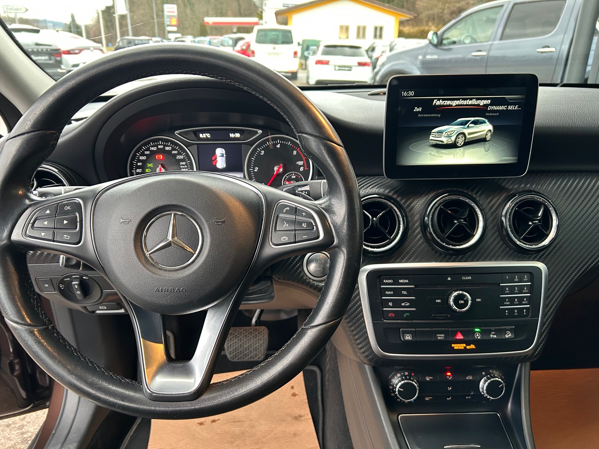 MERCEDES-BENZ GLA 200 d Swiss Star Edition 4Matic 7G-DCT-image-11