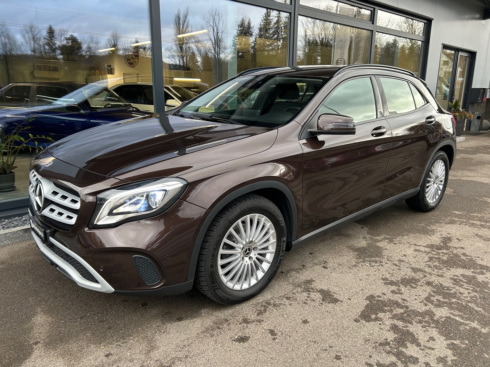 MERCEDES-BENZ GLA 200 d Swiss Star Edition 4Matic 7G-DCT-image-3