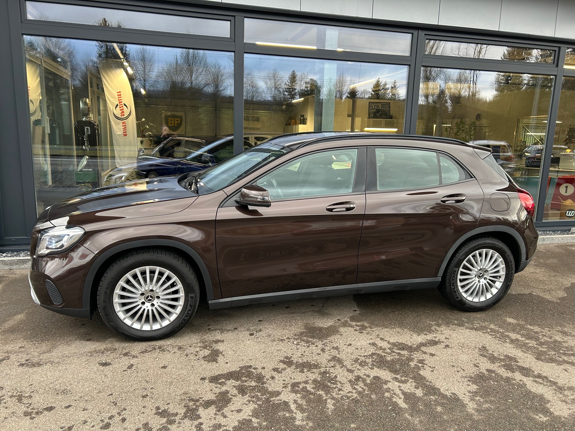 MERCEDES-BENZ GLA 200 d Swiss Star Edition 4Matic 7G-DCT-image-2