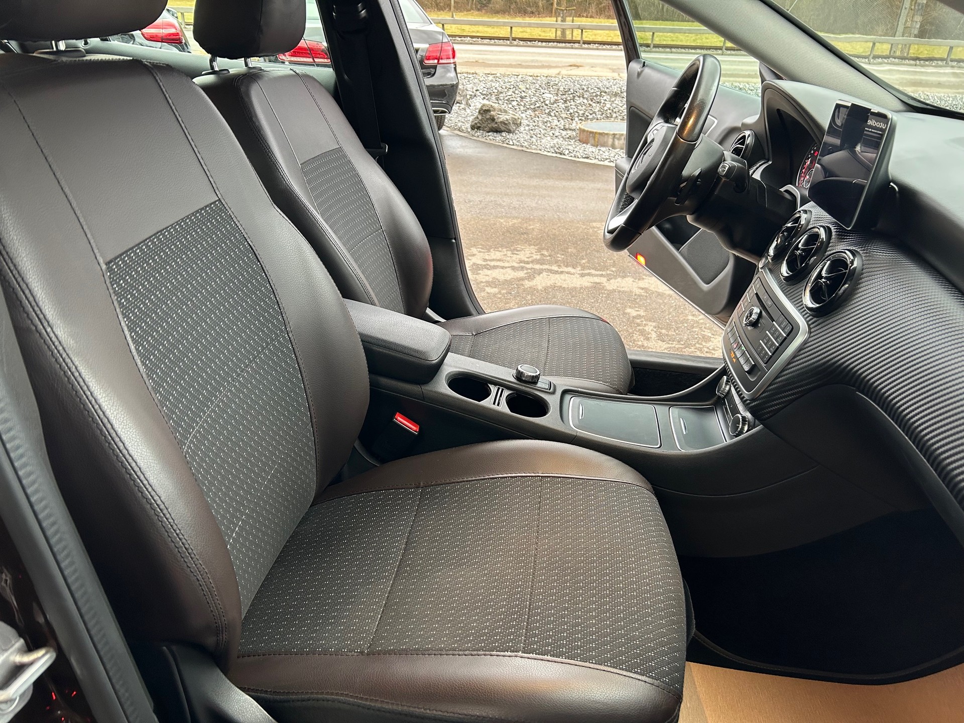 MERCEDES-BENZ GLA 200 d Swiss Star Edition 4Matic 7G-DCT-image-7