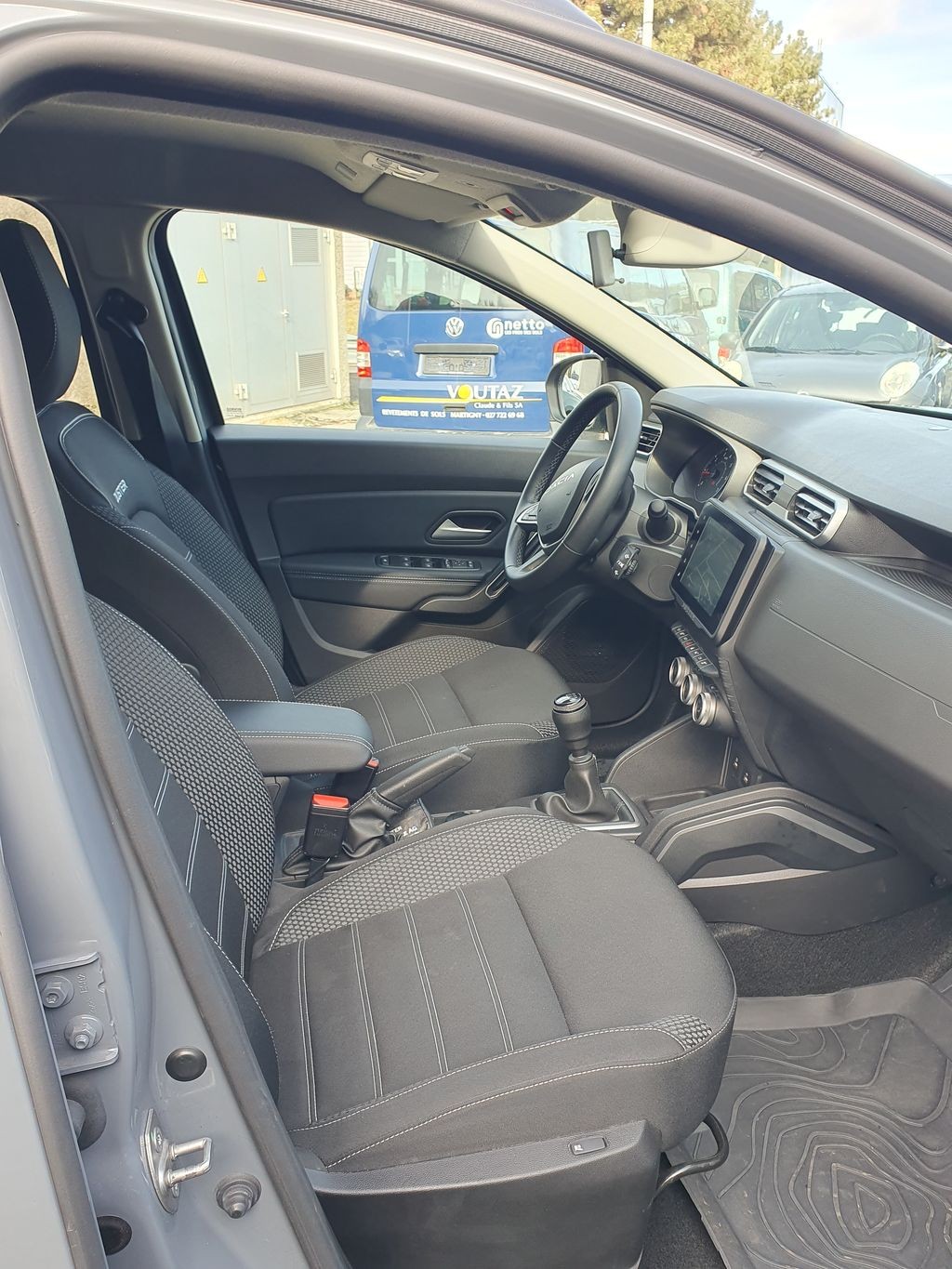 DACIA Duster TCe 150 Journey+ 4x4-image-8