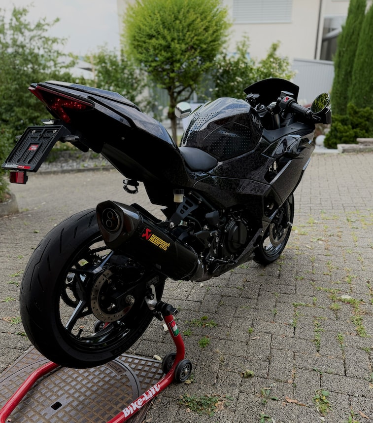 KAWASAKI Ninja 500 SE ABS - Carbon Edition-image-4