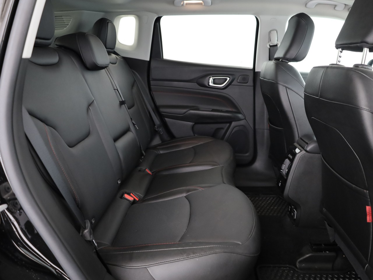 JEEP Compass 1.3 T PHEV Trailhawk Plus Sky AWD-image-9