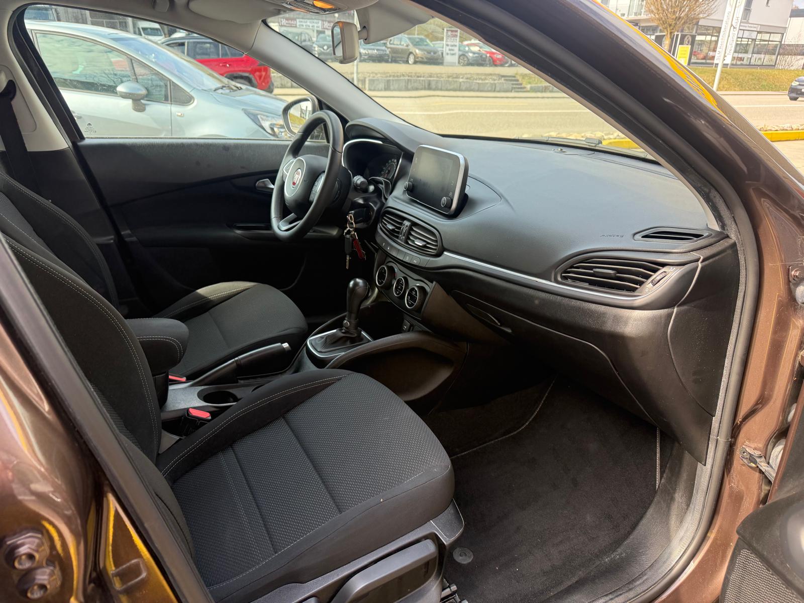 FIAT Tipo 1.6MJ Station Wagon Lounge DCT-image-8