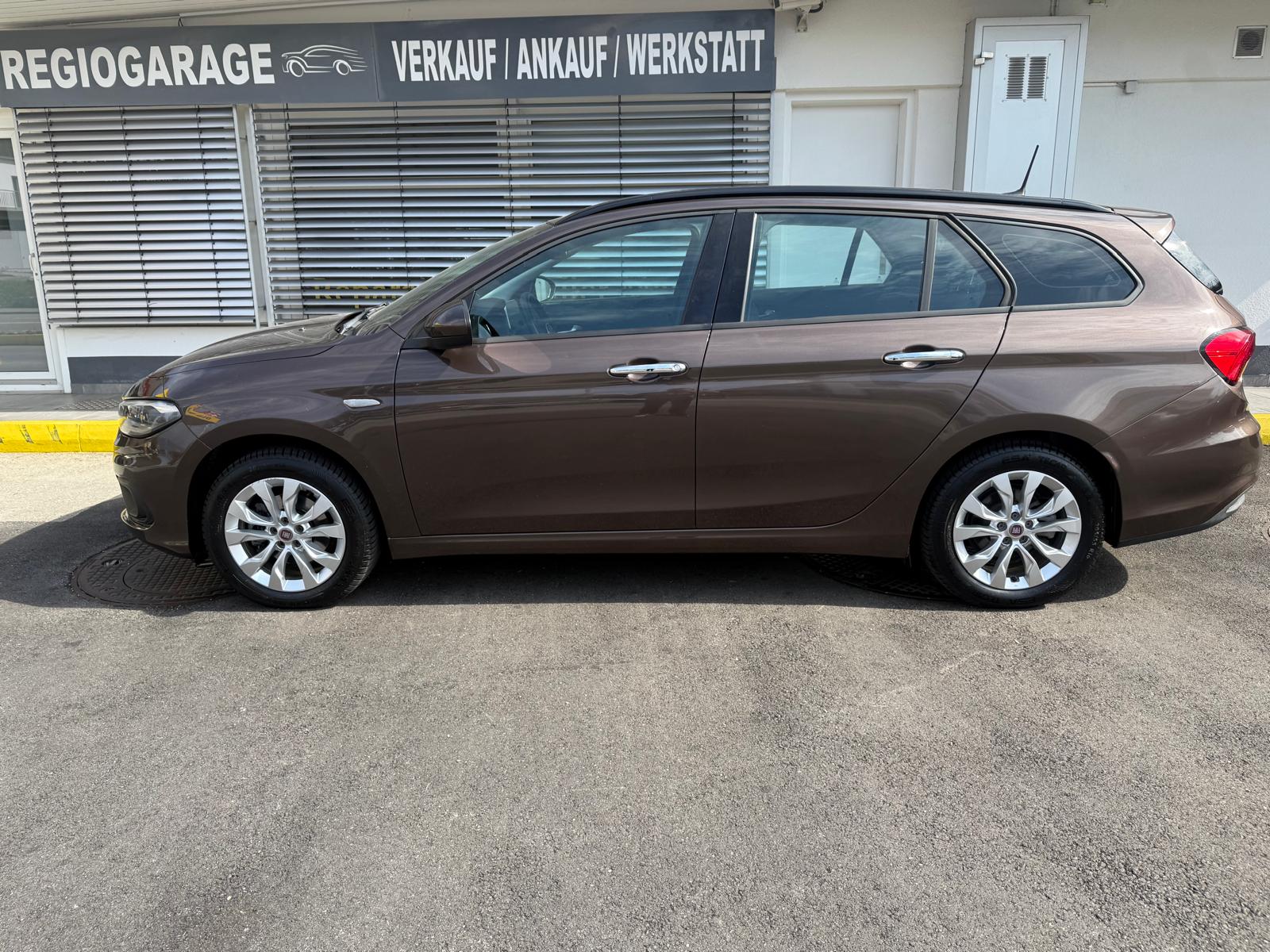 FIAT Tipo 1.6MJ Station Wagon Lounge DCT-image-1