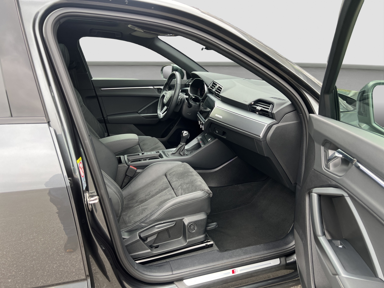 AUDI Q3 Sportback 2.0 35 TDI S line quattro S-Tronic-image-12