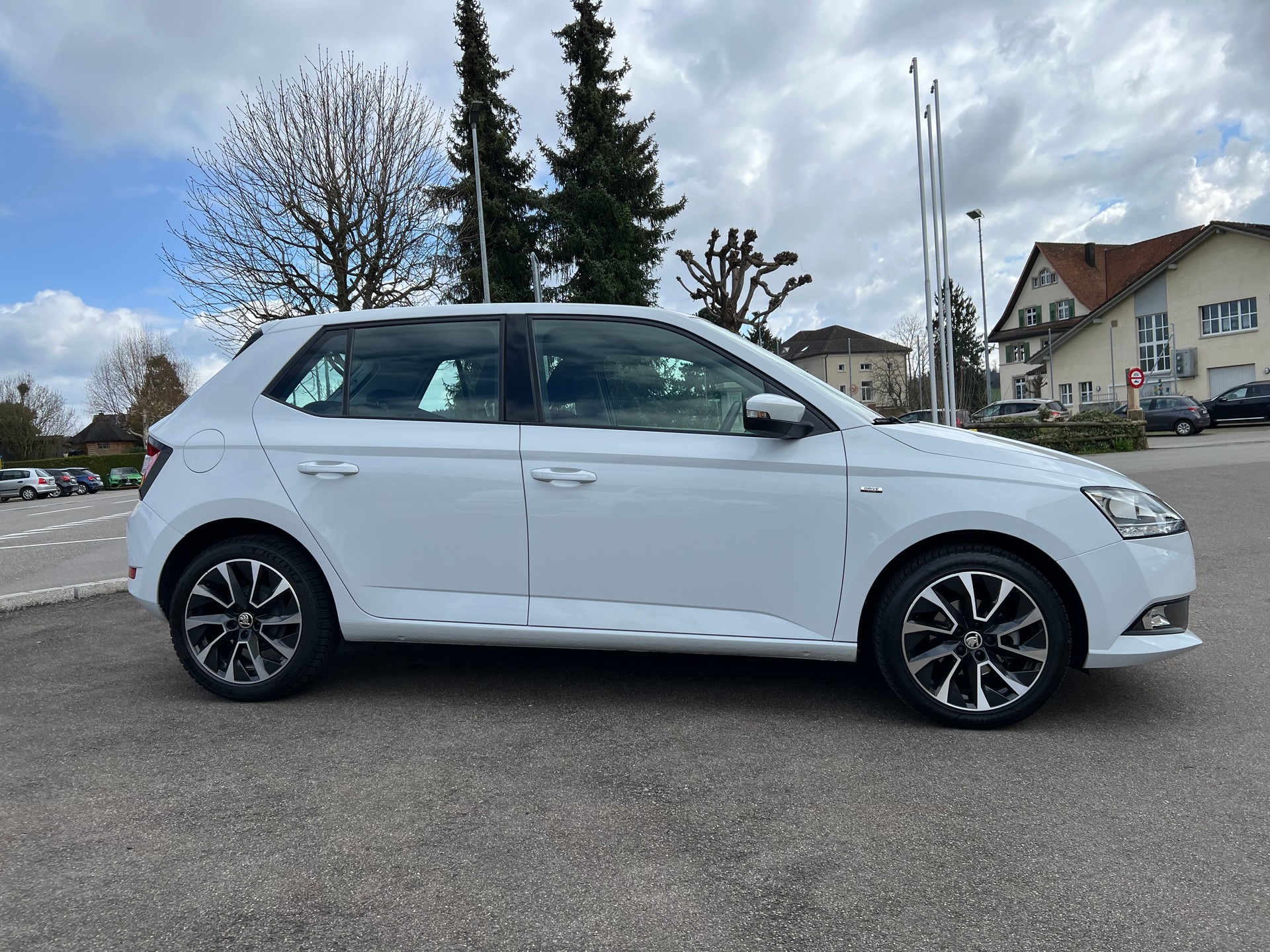 SKODA Fabia 1.0 TSI Drive-image-4