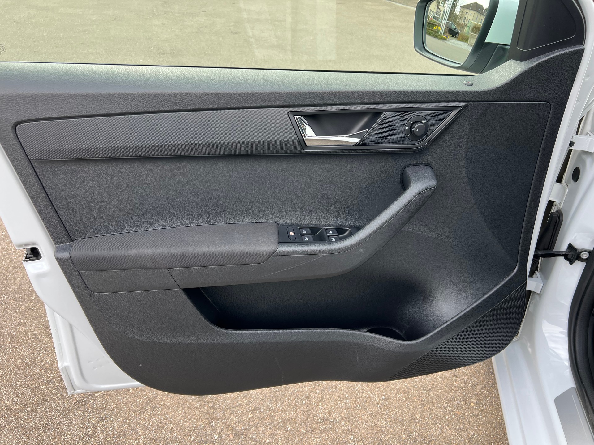 SKODA Fabia 1.0 TSI Drive-image-9
