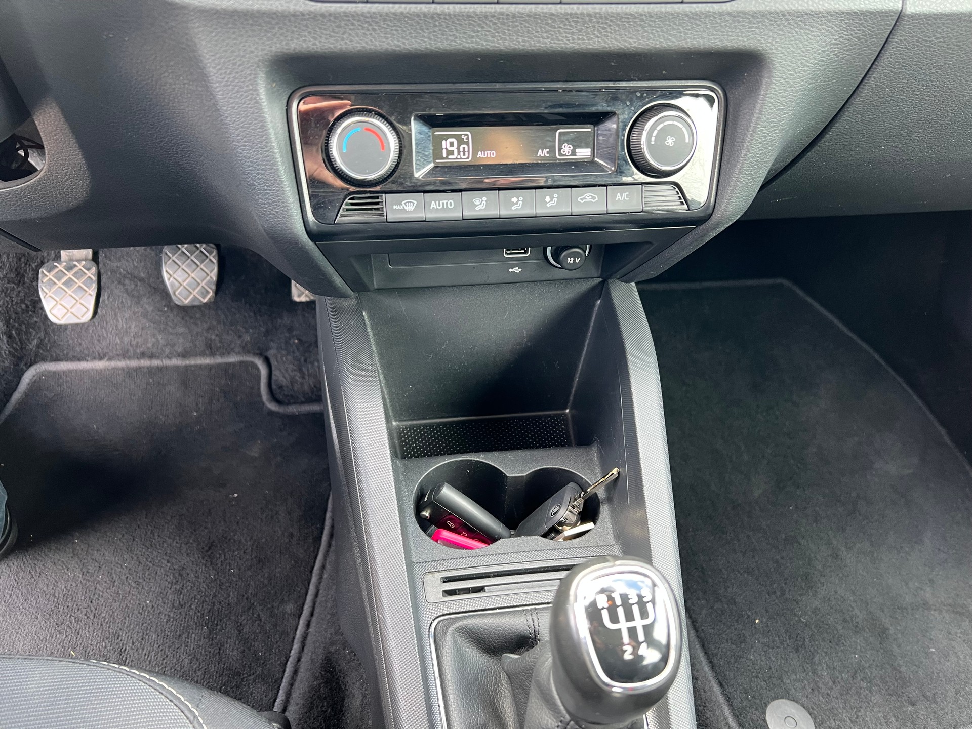SKODA Fabia 1.0 TSI Drive-image-16