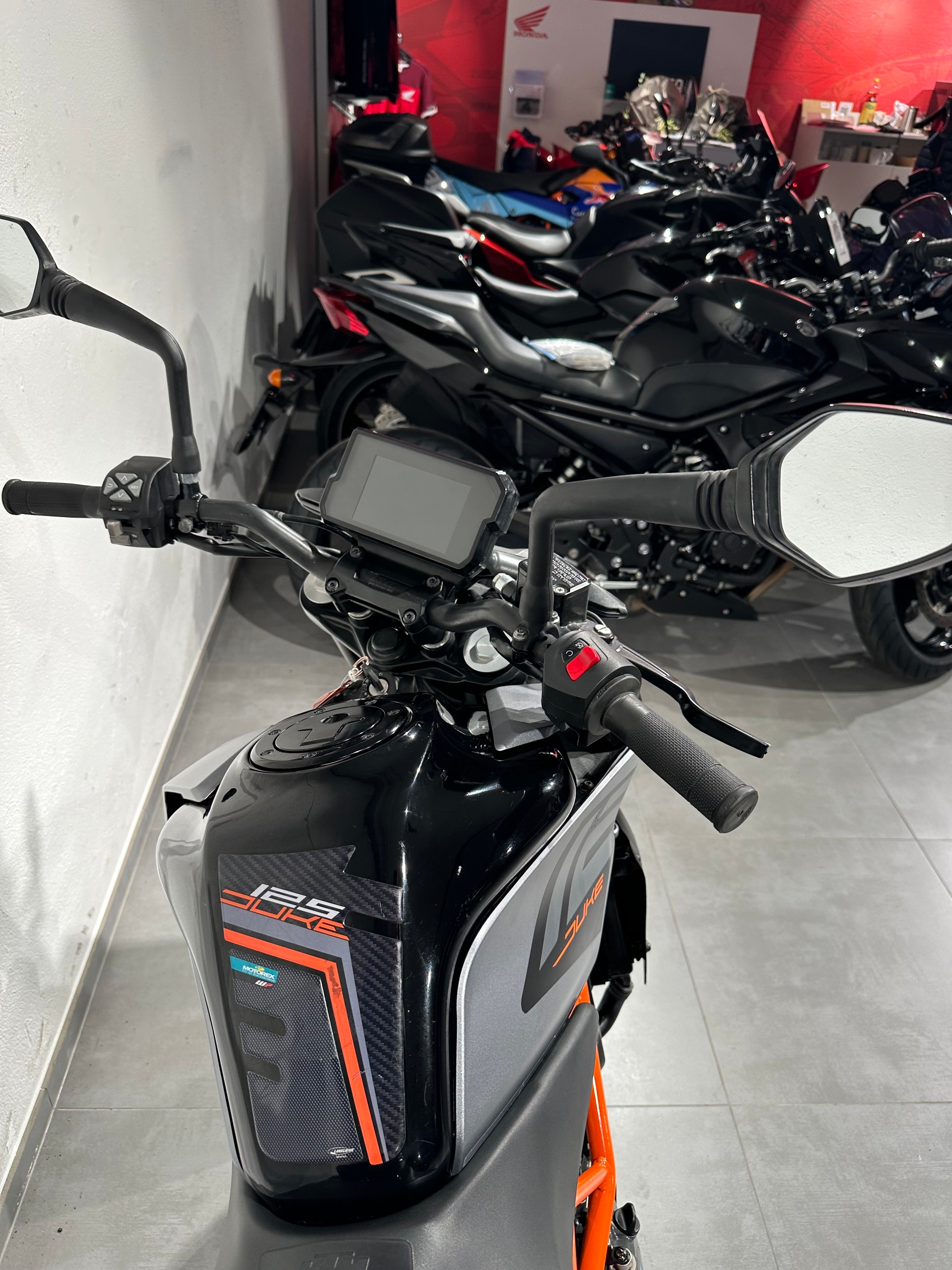 KTM 125 Duke-image-3