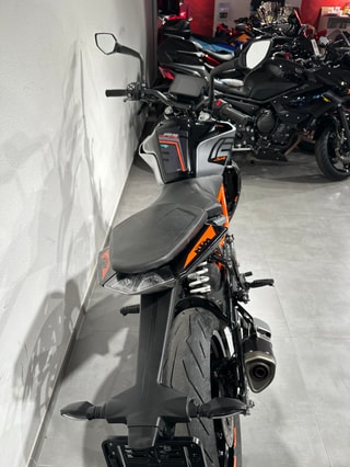 KTM 125 Duke-image-12
