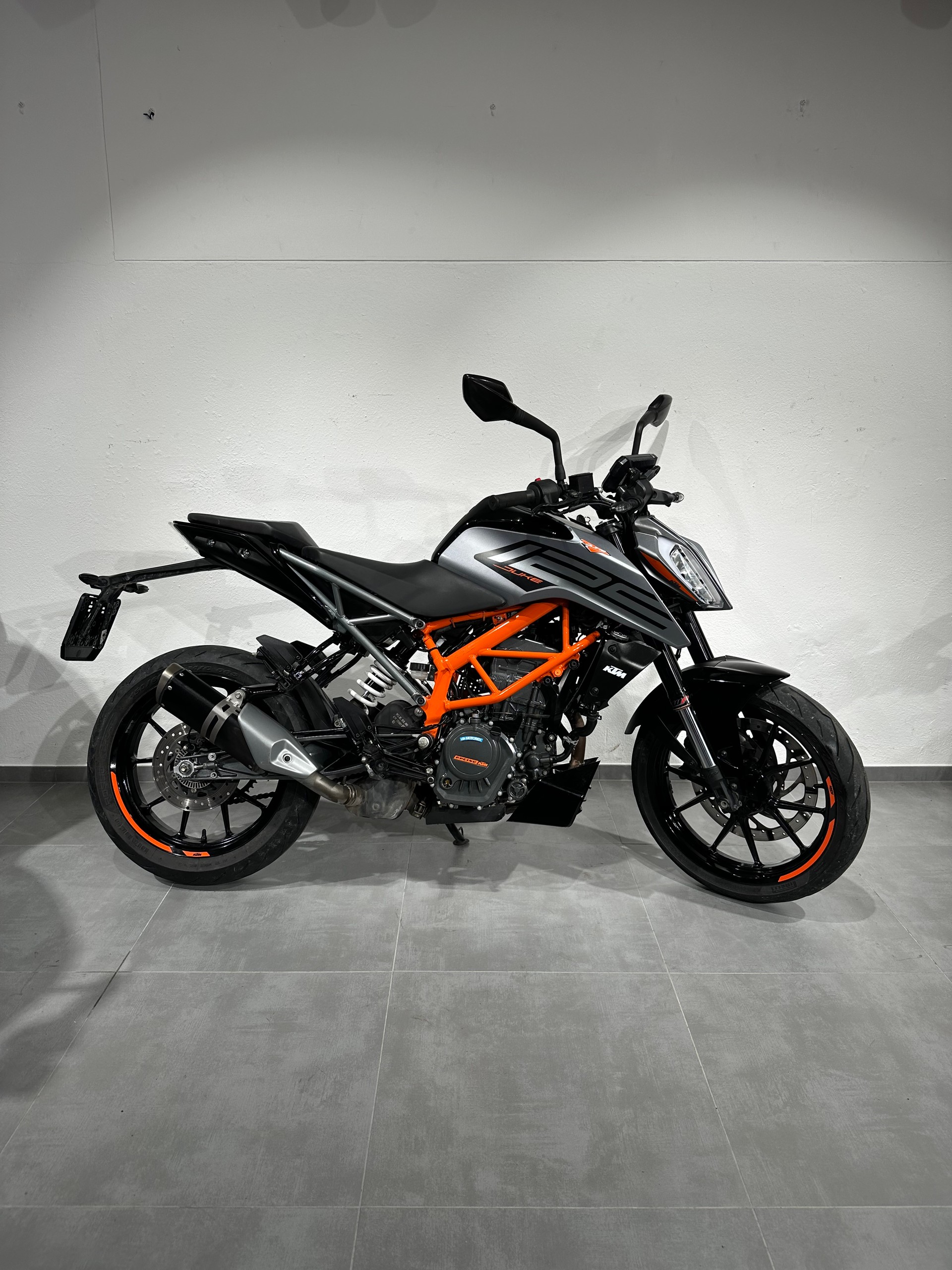 KTM 125 Duke-image-0