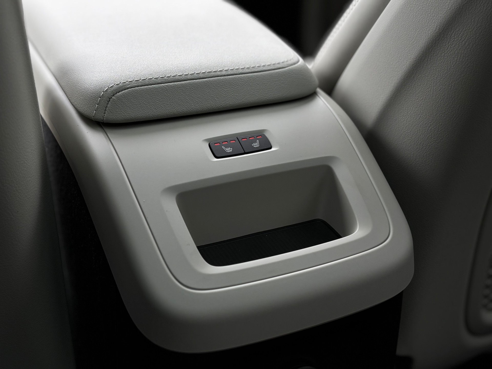 VOLVO XC60 2.0 T8 TE Ultra Dark eAWD-image-14