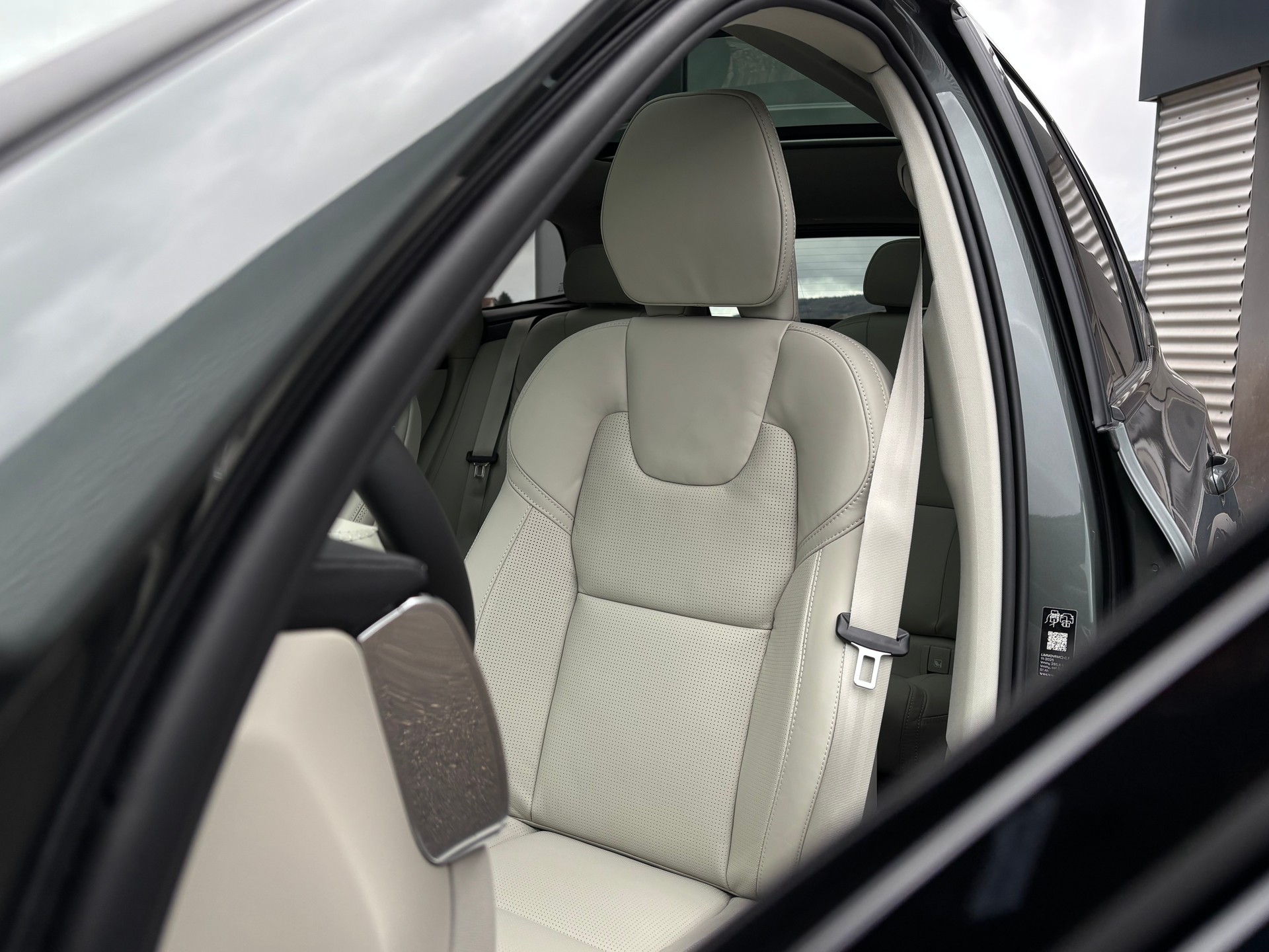 VOLVO XC60 2.0 T8 TE Ultra Dark eAWD-showroom-element-3