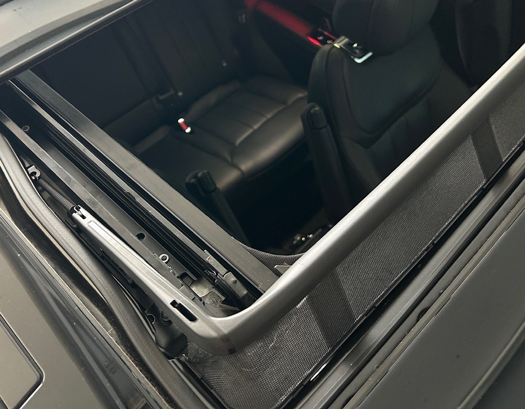 LAND ROVER Range Rover P510e Si6 PHEV HSE Automatic Schiebedach-erweitertes Lederpaket-AHK-4 Zonen Klima-Sitzheizung und Kühlung-image-24
