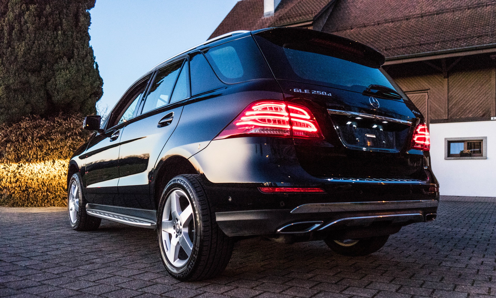 MERCEDES-BENZ GLE 250 d Executive 4Matic 9G-Tronic STANDHEIZUNG-image-25