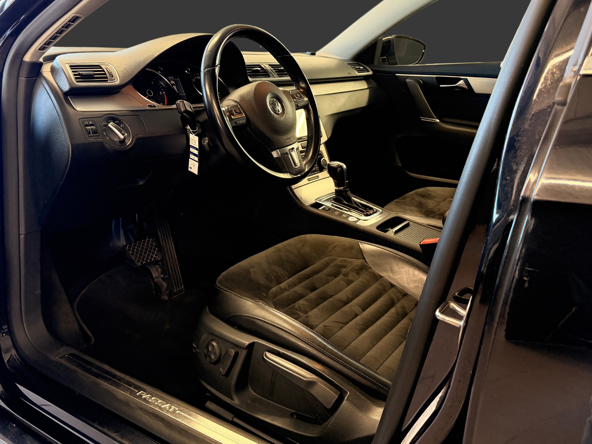 VW Passat Variant 2.0 TDI BMT Highline 4MDSG-image-14