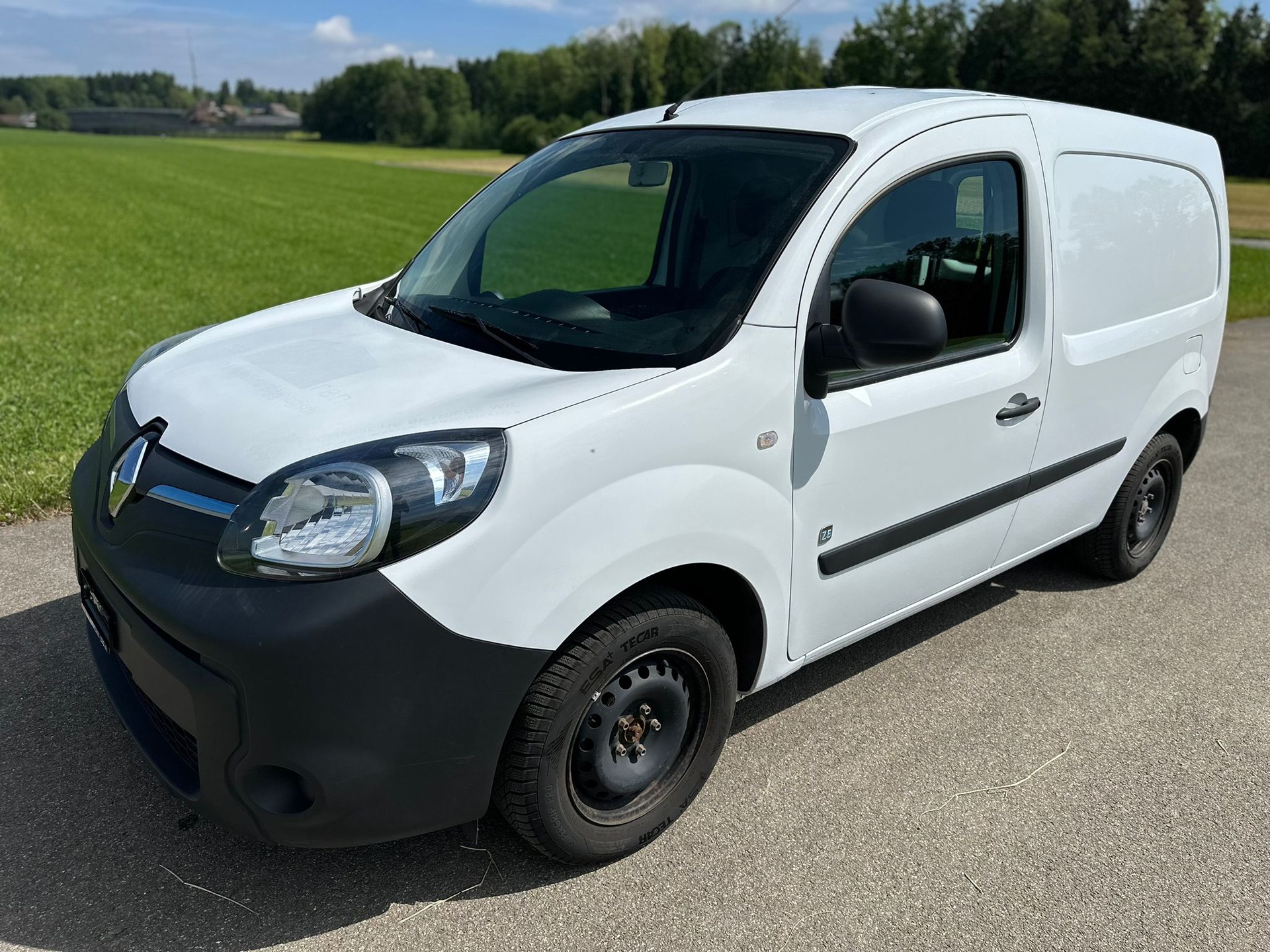RENAULT Kangoo Z.E. Access-showroom-element-1