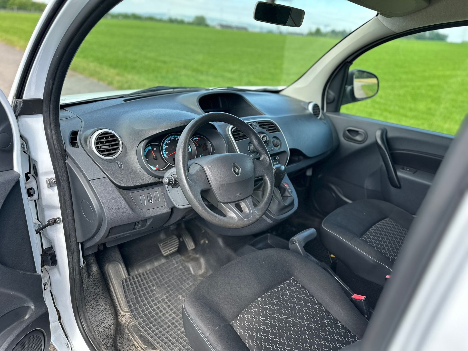 RENAULT Kangoo Z.E. Access-image-11